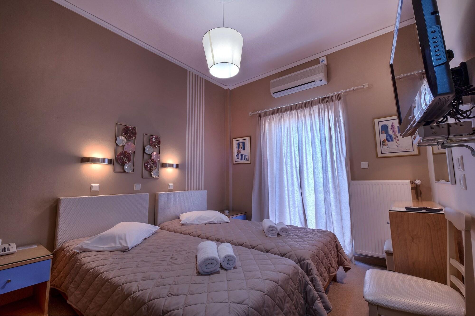 Hotel Taxiarhis Лутра-Кіллініс Екстер'єр фото