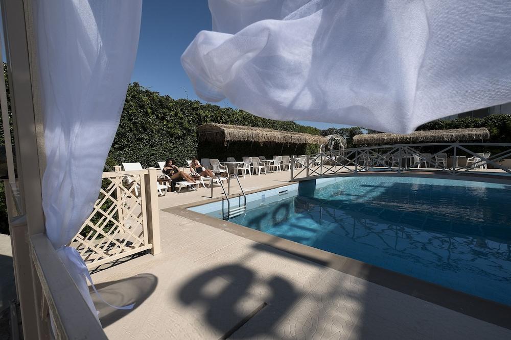 Hotel Taxiarhis Лутра-Кіллініс Екстер'єр фото