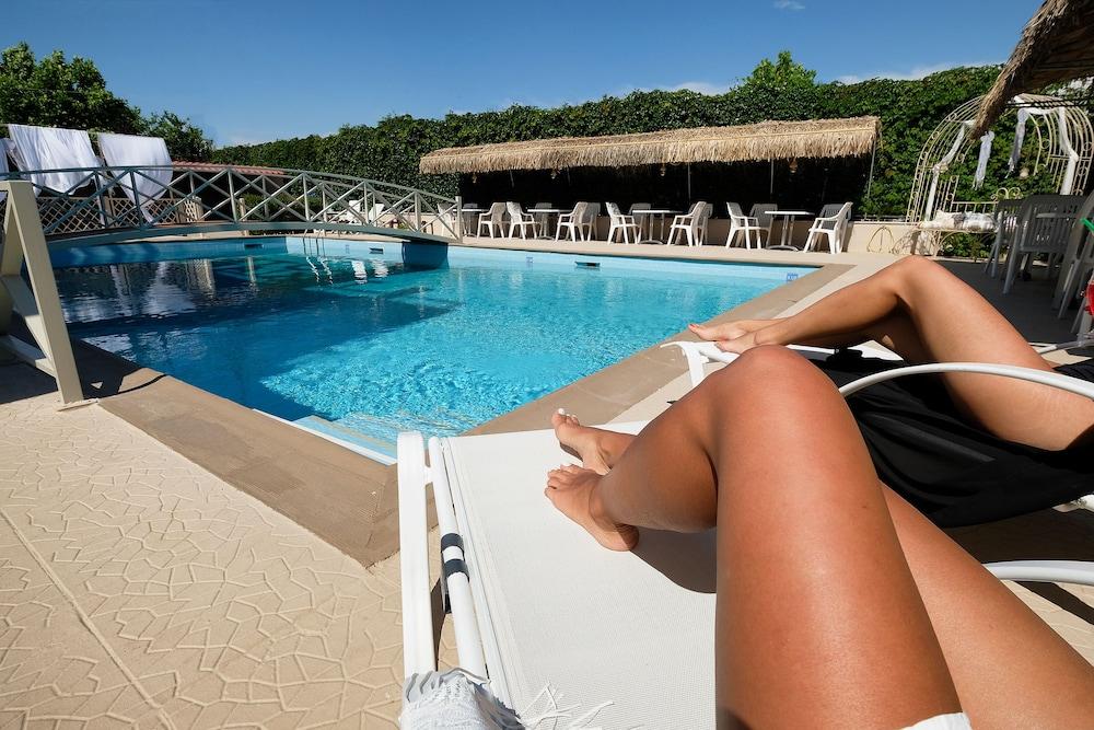 Hotel Taxiarhis Лутра-Кіллініс Екстер'єр фото