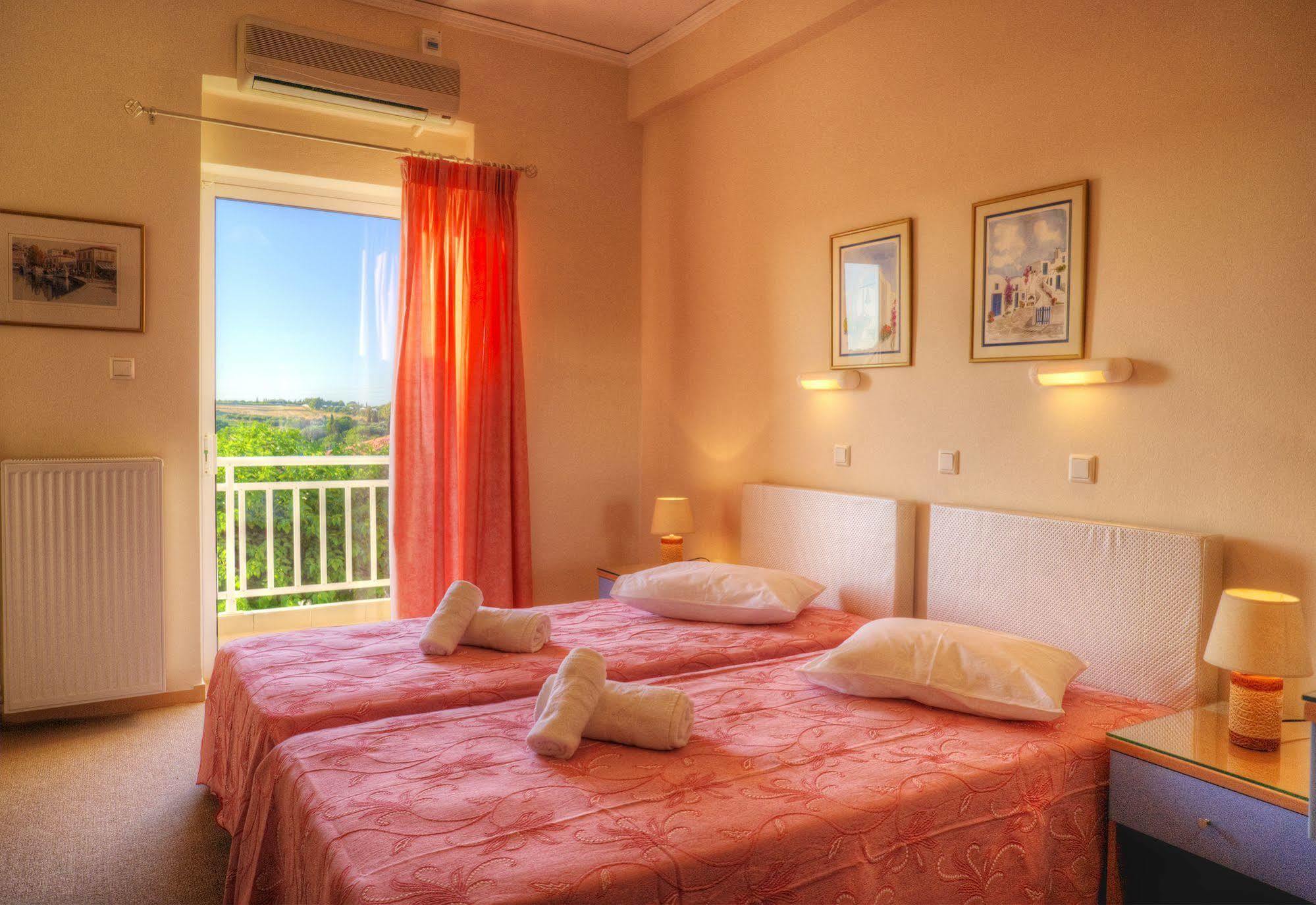 Hotel Taxiarhis Лутра-Кіллініс Екстер'єр фото
